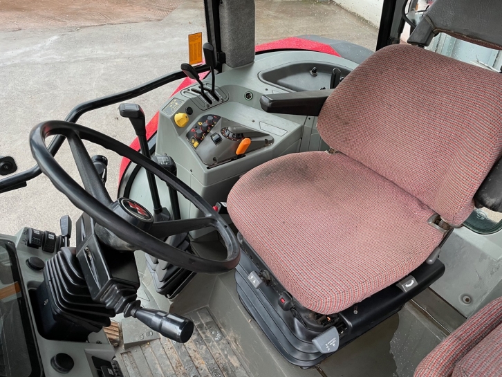 Massey Ferguson 8110