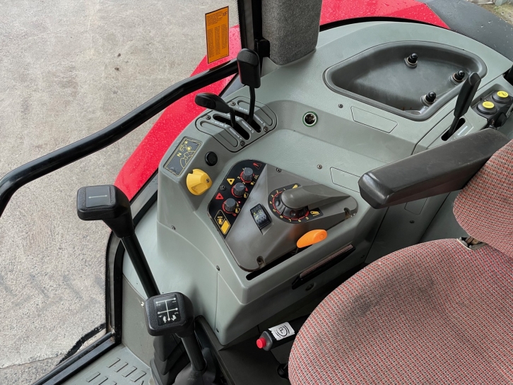 Massey Ferguson 8110