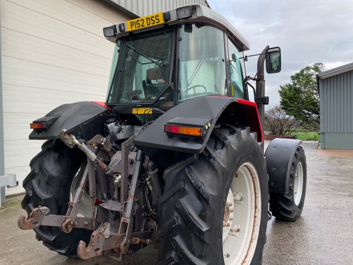 Massey Ferguson 8110