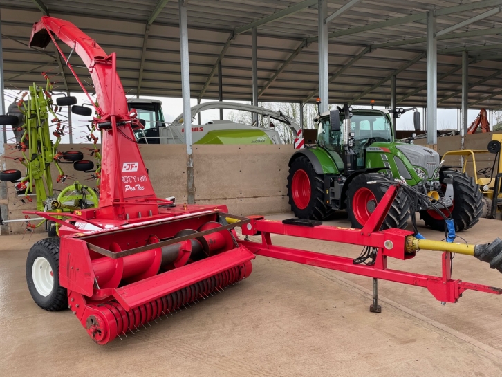 JF 1050 Pro Tec trailed forager
