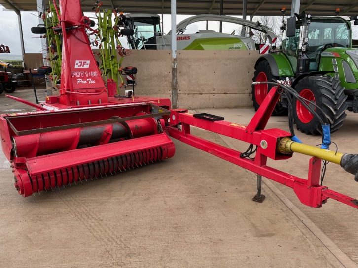 JF 1050 Pro Tec trailed forager