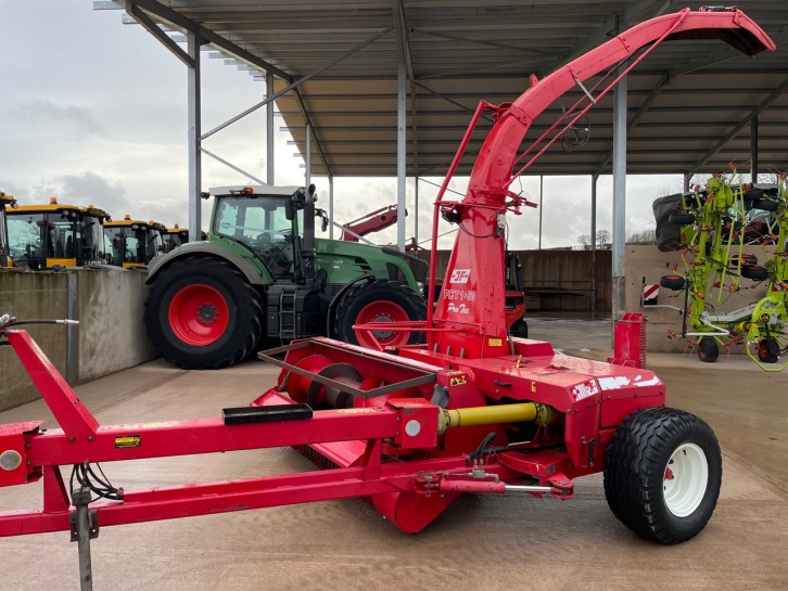 JF 1050 Pro Tec trailed forager
