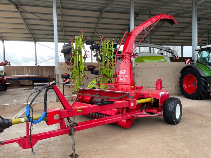 JF 1050 Pro Tec trailed forager