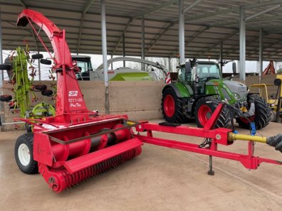 JF 1050 Pro Tec trailed forager
