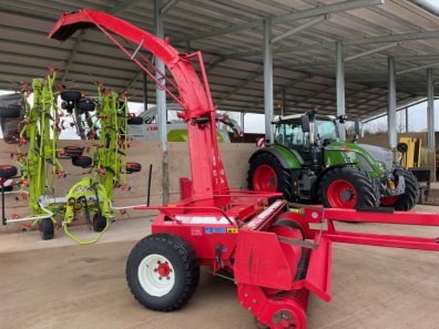 JF 1050 Pro Tec trailed forager
