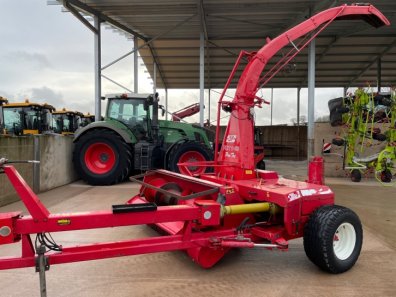 JF 1050 Pro Tec trailed forager