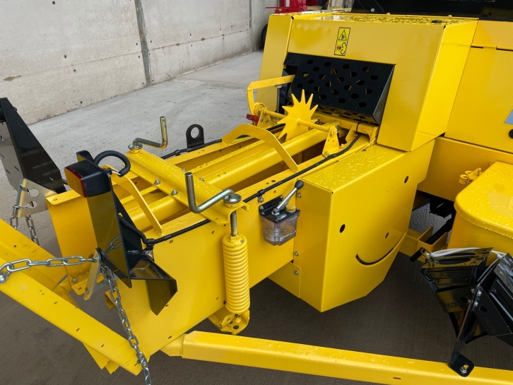 New Holland BC 5060 baler