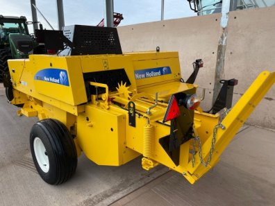 New Holland BC 5060 baler
