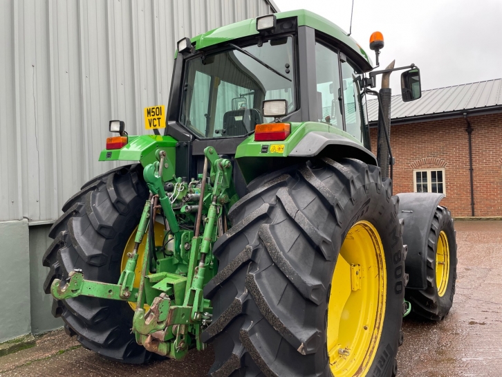 John Deere 6900