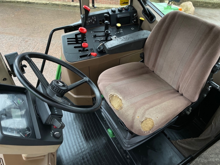 John Deere 6900
