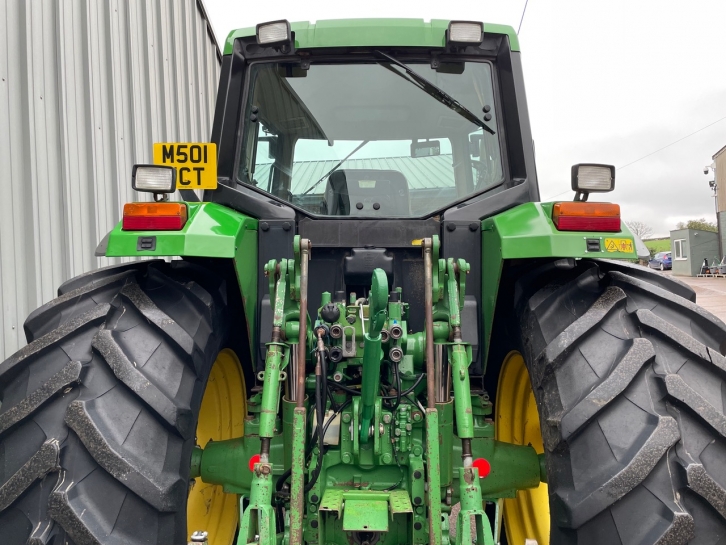 John Deere 6900