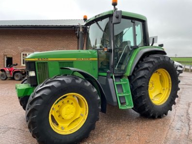 John Deere 6900