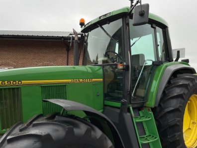 John Deere 6900