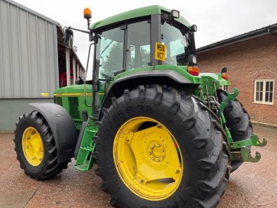 John Deere 6900