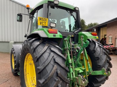 John Deere 6900