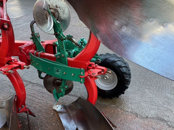 Kverneland EG 85/300 Plough