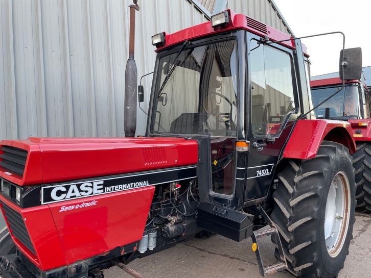Case 745XL