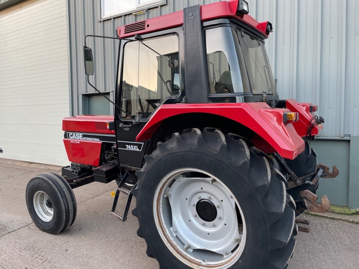 Case 745XL