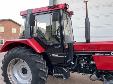 Case 745XL