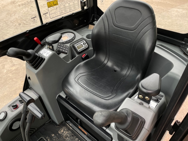Bobcat E17 digger