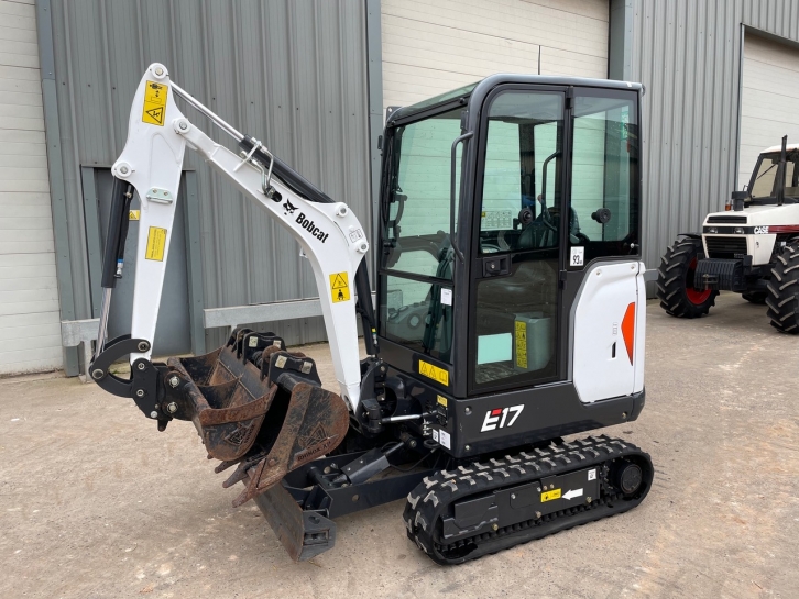Bobcat E17 digger