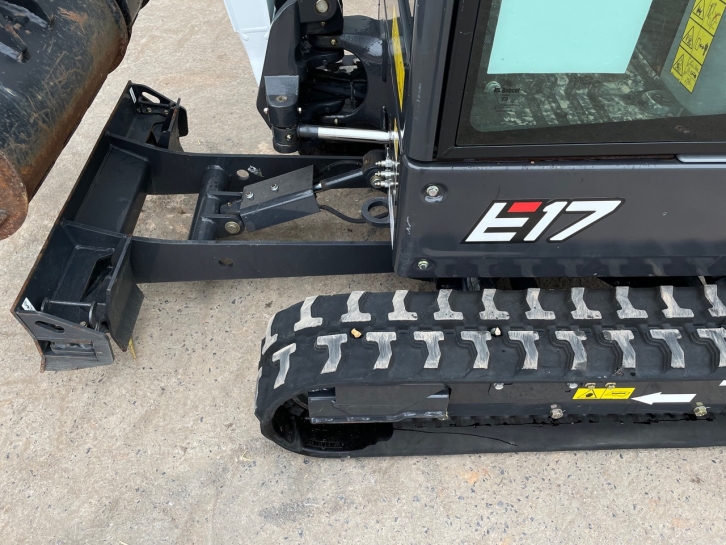 Bobcat E17 digger