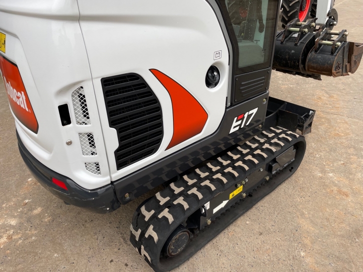 Bobcat E17 digger