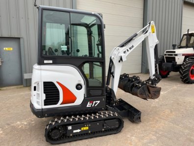 Bobcat E17 digger