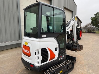 Bobcat E17 digger