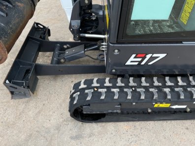 Bobcat E17 digger