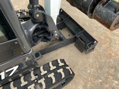 Bobcat E17 digger