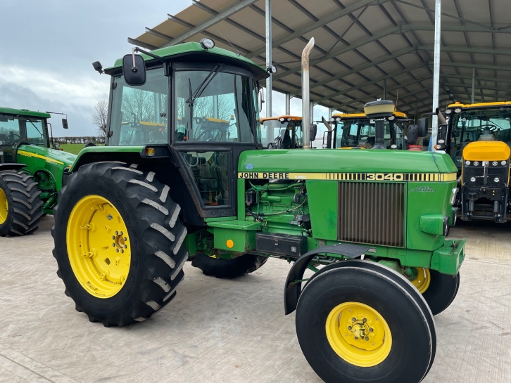 John Deere 3040