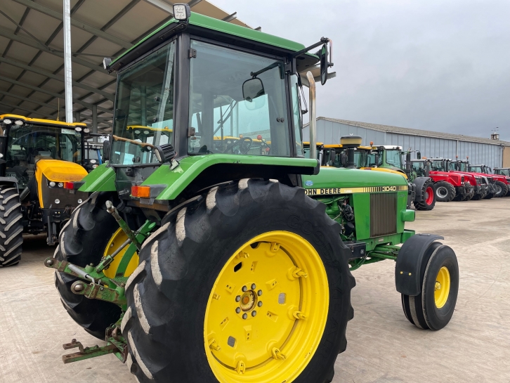 John Deere 3040