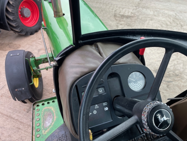 John Deere 3040