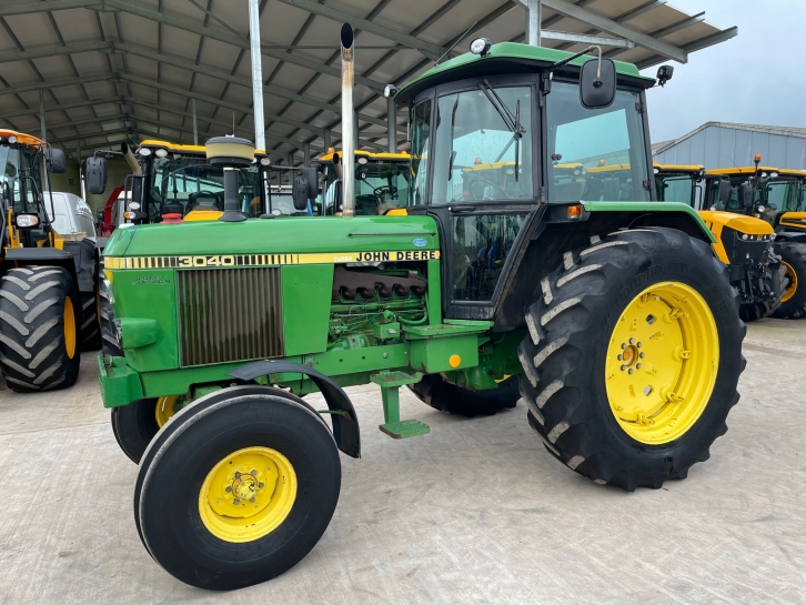 John Deere 3040