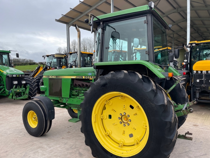 John Deere 3040