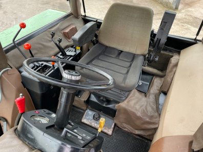 John Deere 3040