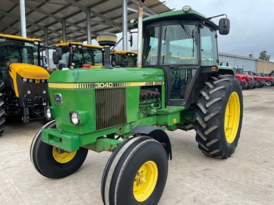John Deere 3040