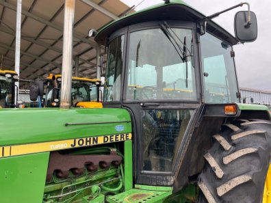 John Deere 3040