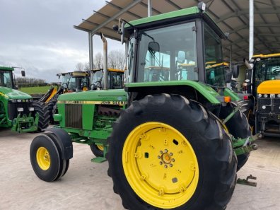 John Deere 3040