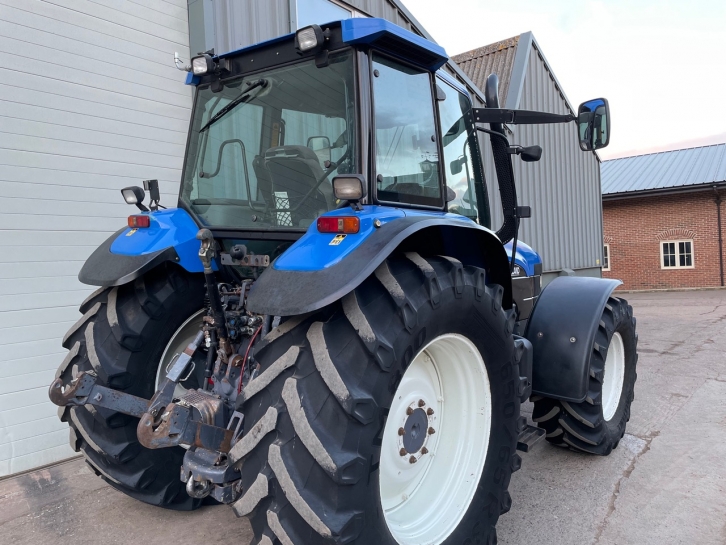 New Holland TM150