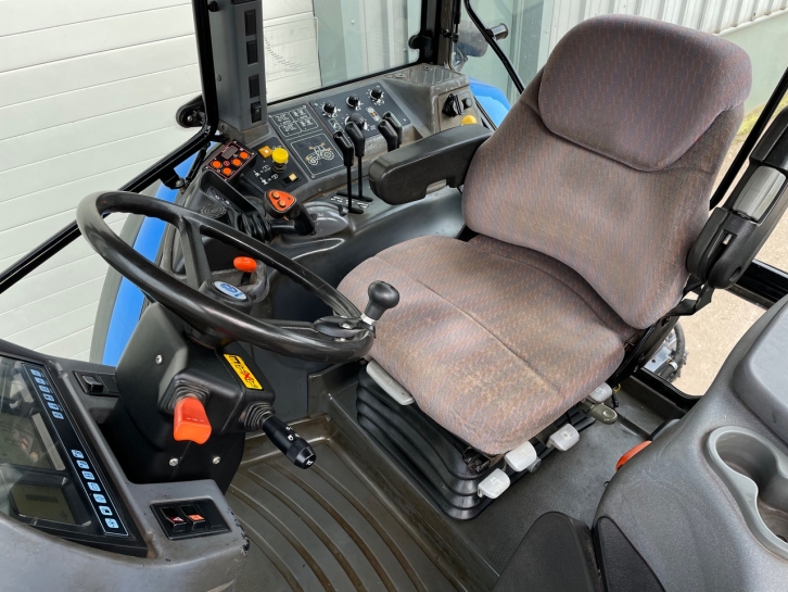 New Holland TM150