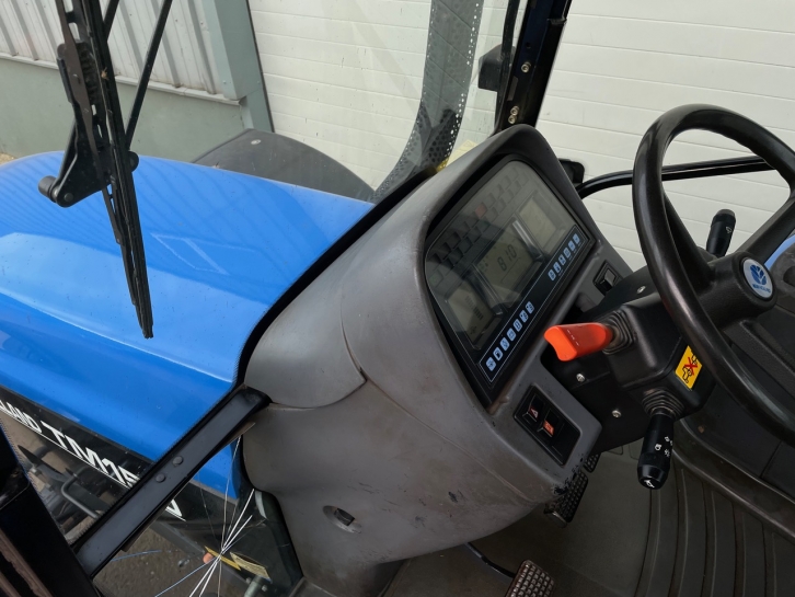 New Holland TM150