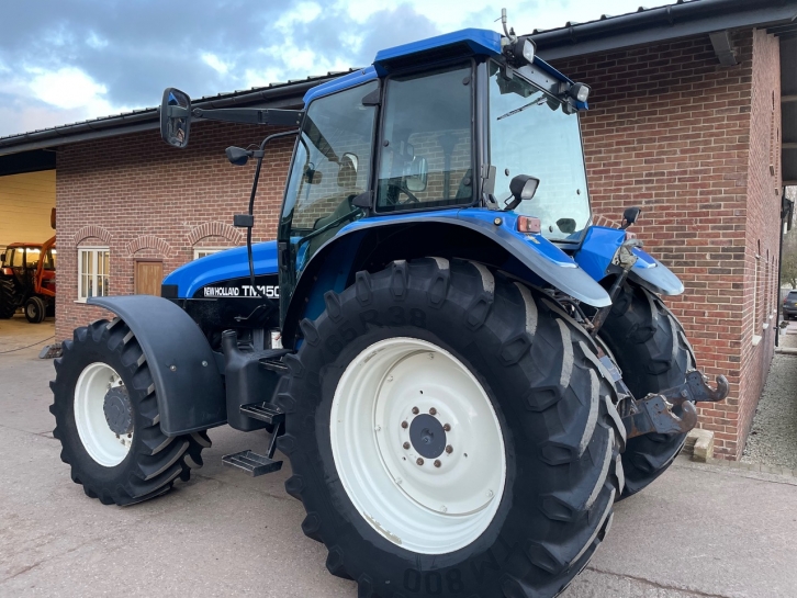 New Holland TM150