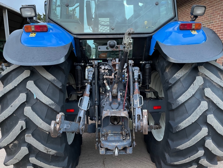 New Holland TM150