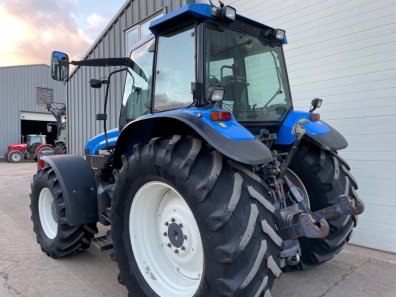 New Holland TM150