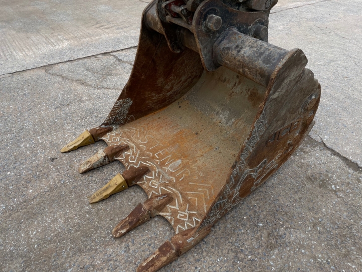 JCB JS130 LC
