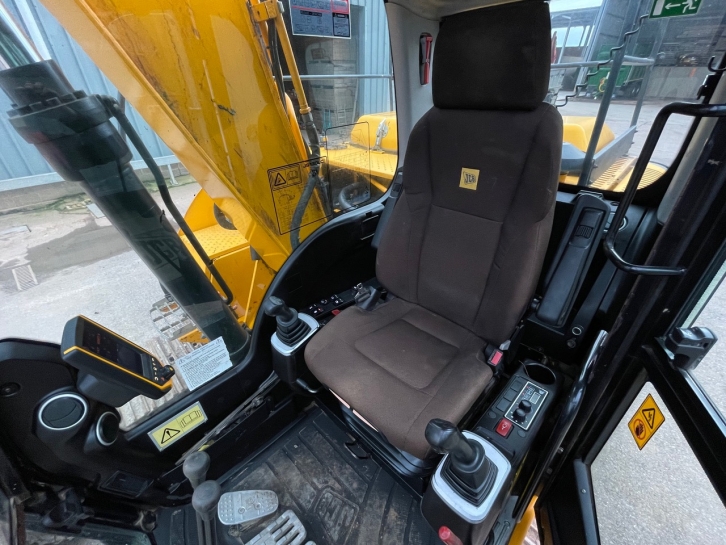 JCB JS130 LC