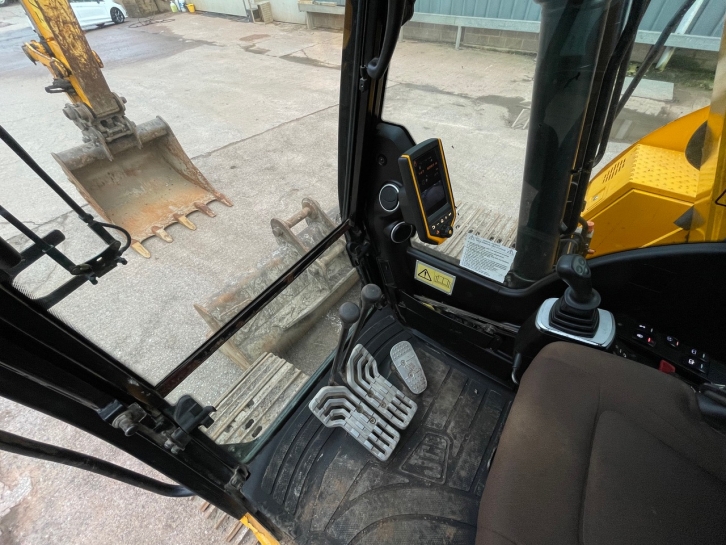 JCB JS130 LC
