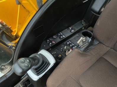JCB JS130 LC